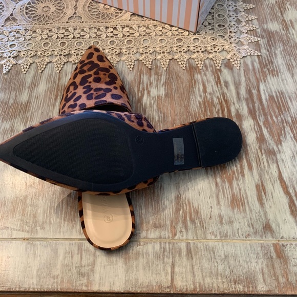Leopard Print slip on shoe, New With Tag, Size 9 - Picture 5 of 5